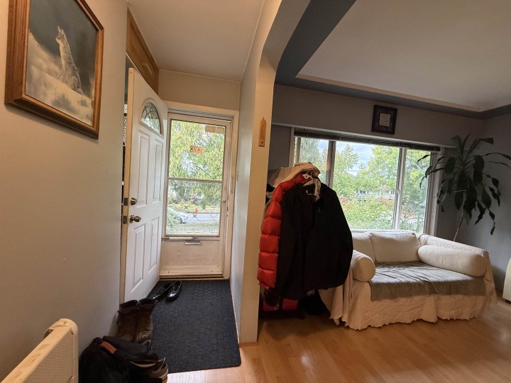 Photo 3 at 5828 Kerr Street, Killarney VE, Vancouver East