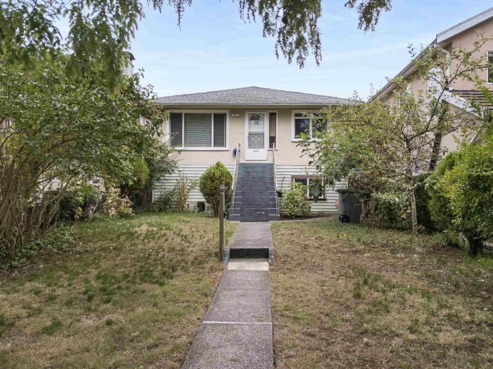Photo 1 at 5828 Kerr Street, Killarney VE, Vancouver East