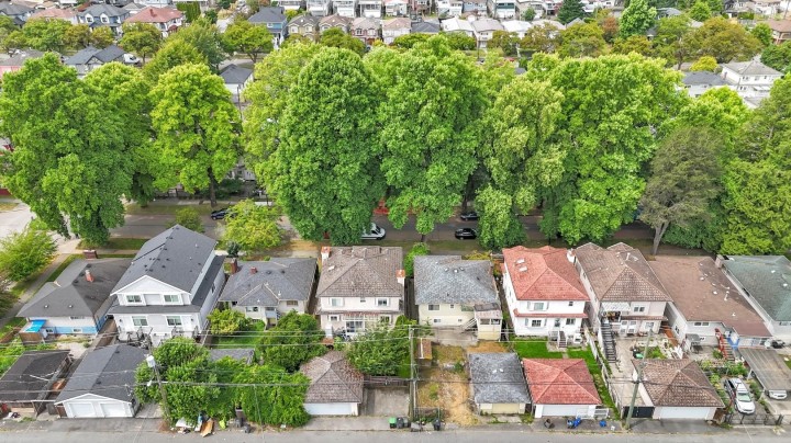 Photo 5 at 5338 Chambers Street, Collingwood VE, Vancouver East