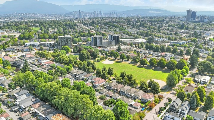 Photo 10 at 5338 Chambers Street, Collingwood VE, Vancouver East