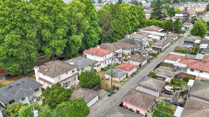 Photo 4 at 5338 Chambers Street, Collingwood VE, Vancouver East