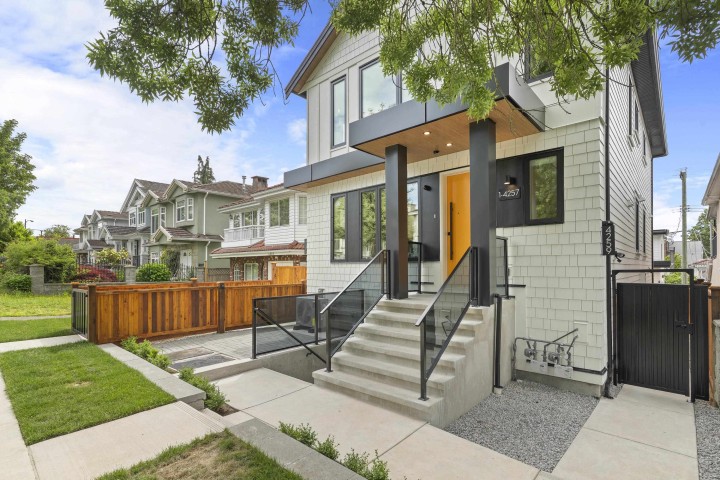 Photo 3 at 1 - 4257 Beatrice Street, Victoria VE, Vancouver East