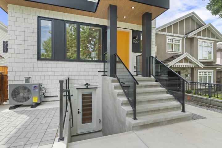 Photo 4 at 1 - 4257 Beatrice Street, Victoria VE, Vancouver East