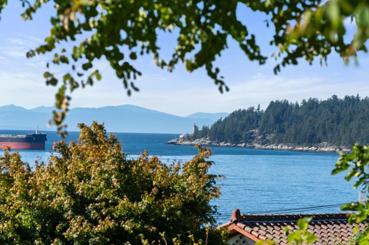 Photo 17 at 3721 Sunset Lane, West Bay, West Vancouver