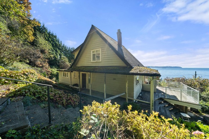 Photo 3 at 3721 Sunset Lane, West Bay, West Vancouver