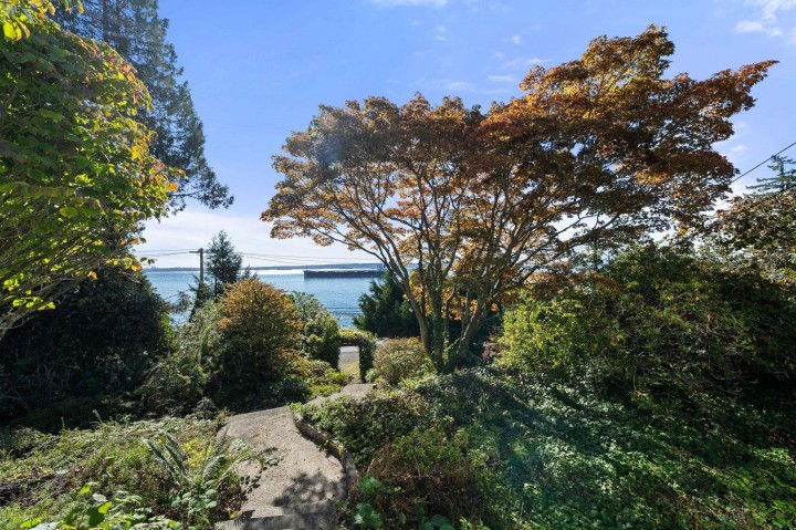 Photo 11 at 3721 Sunset Lane, West Bay, West Vancouver