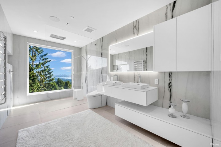 Photo 23 at 535 Craigmohr Drive, Glenmore, West Vancouver