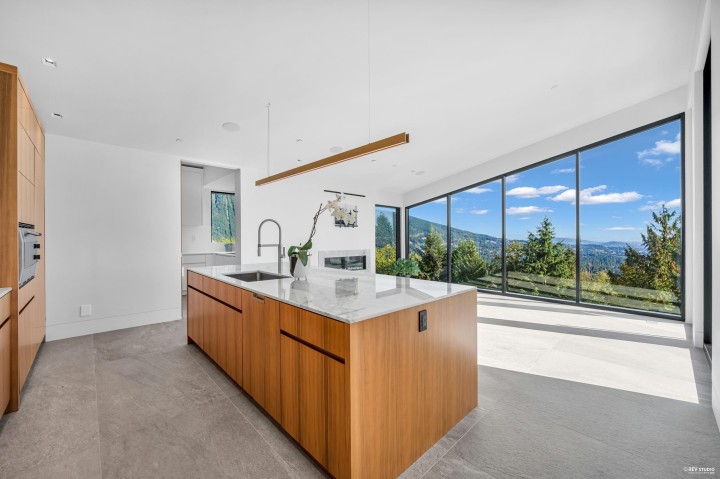 Photo 13 at 535 Craigmohr Drive, Glenmore, West Vancouver