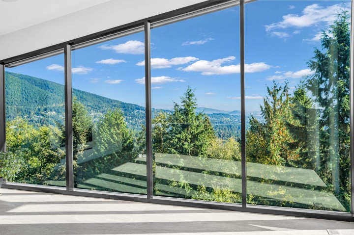 Photo 16 at 535 Craigmohr Drive, Glenmore, West Vancouver