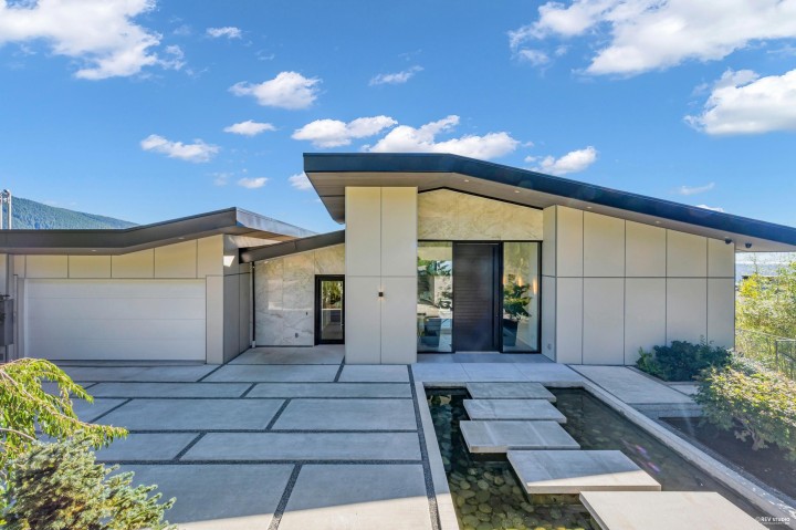 Photo 3 at 535 Craigmohr Drive, Glenmore, West Vancouver