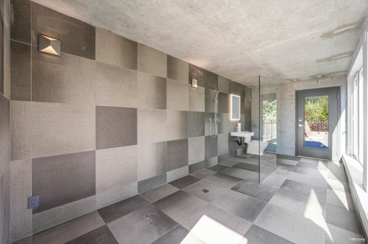 Photo 36 at 535 Craigmohr Drive, Glenmore, West Vancouver