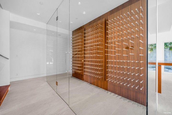 Photo 28 at 535 Craigmohr Drive, Glenmore, West Vancouver