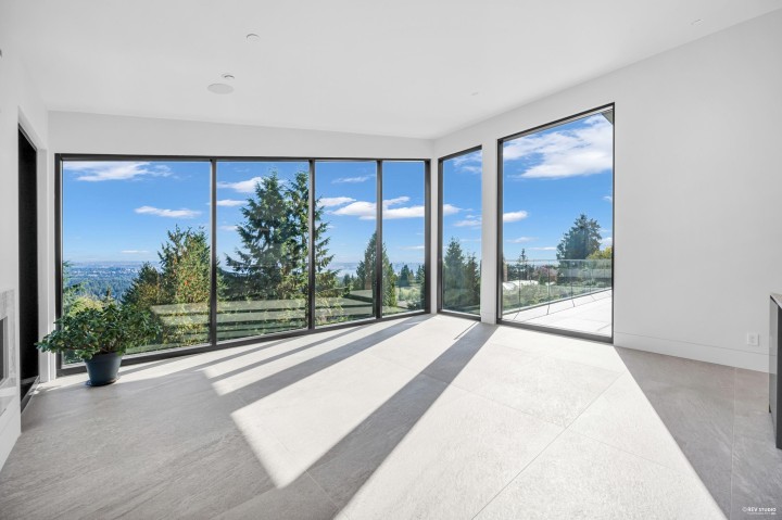 Photo 14 at 535 Craigmohr Drive, Glenmore, West Vancouver