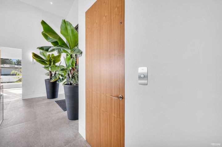 Photo 18 at 535 Craigmohr Drive, Glenmore, West Vancouver