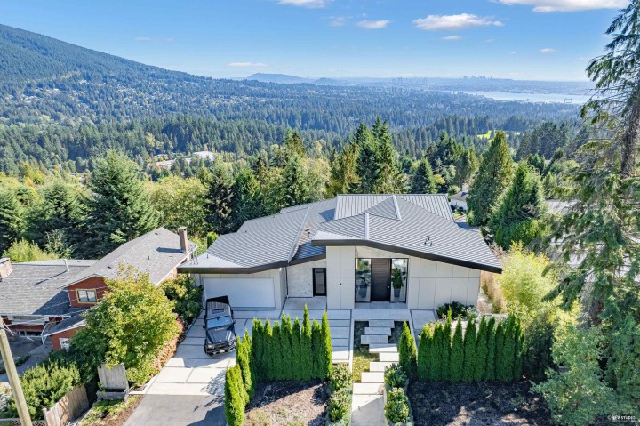 Photo 37 at 535 Craigmohr Drive, Glenmore, West Vancouver