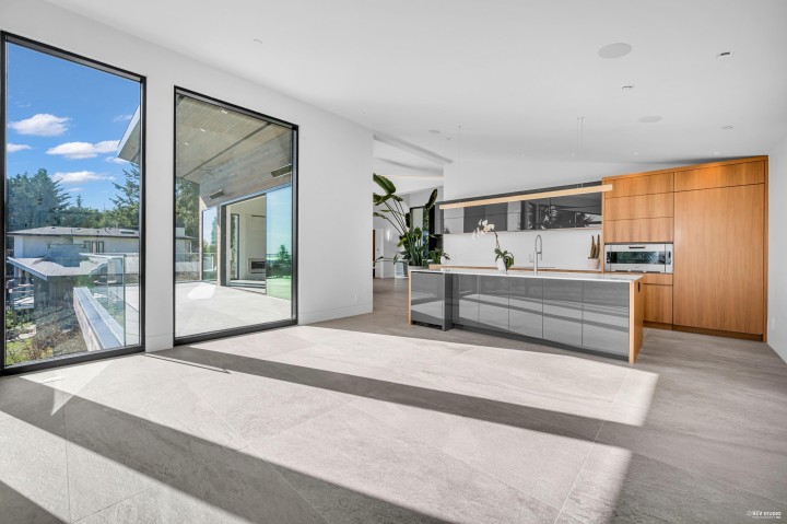 Photo 15 at 535 Craigmohr Drive, Glenmore, West Vancouver