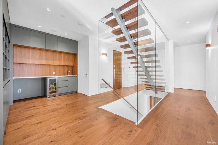 Photo 19 at 535 Craigmohr Drive, Glenmore, West Vancouver