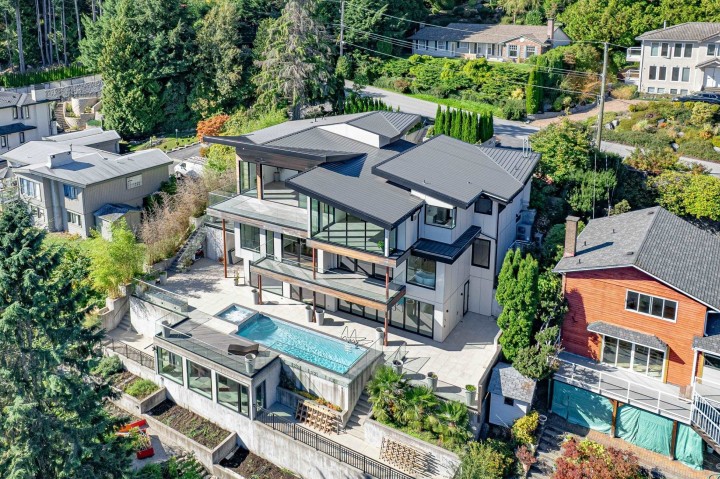 Photo 39 at 535 Craigmohr Drive, Glenmore, West Vancouver