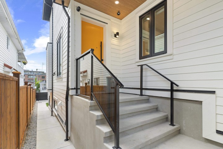 Photo 3 at 2 - 4257 Beatrice Street, Victoria VE, Vancouver East