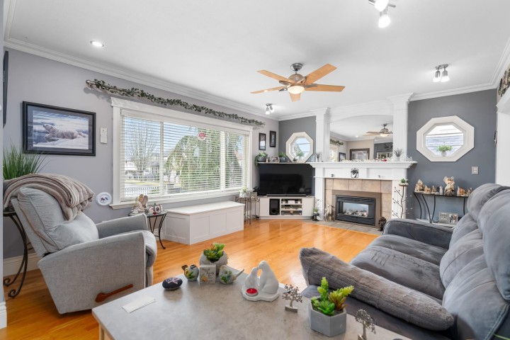 Photo 6 at 5516 Clarendon Street, Collingwood VE, Vancouver East