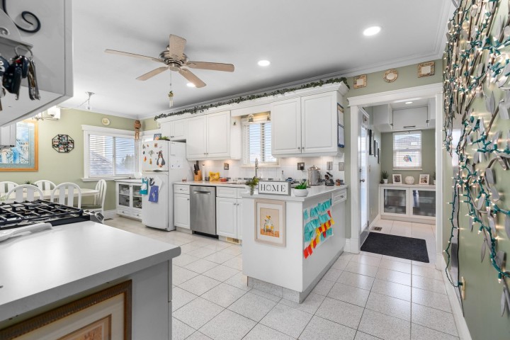 Photo 13 at 5516 Clarendon Street, Collingwood VE, Vancouver East