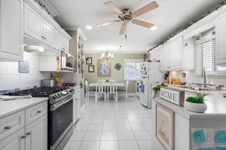 Photo 12 at 5516 Clarendon Street, Collingwood VE, Vancouver East