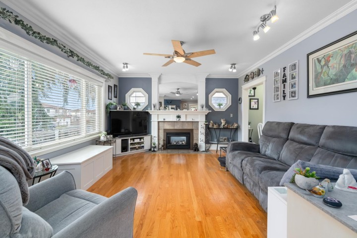 Photo 7 at 5516 Clarendon Street, Collingwood VE, Vancouver East