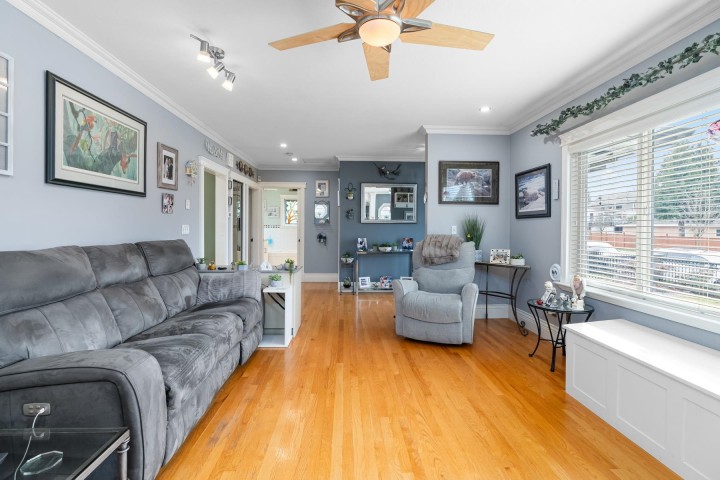 Photo 9 at 5516 Clarendon Street, Collingwood VE, Vancouver East