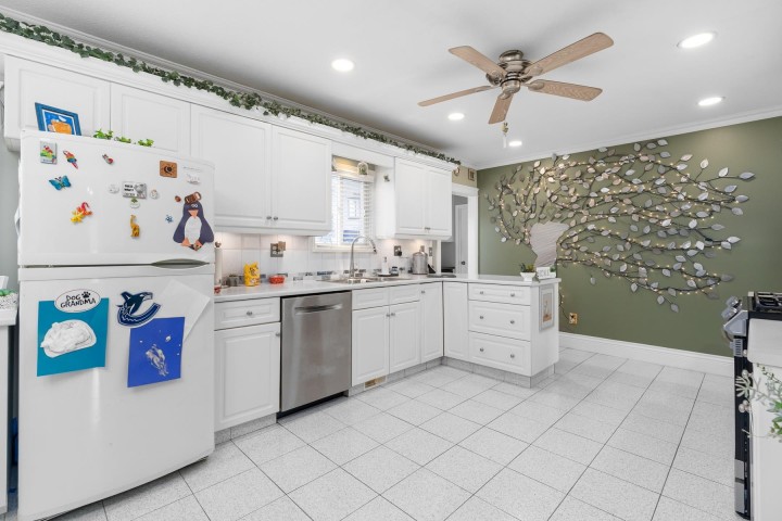 Photo 10 at 5516 Clarendon Street, Collingwood VE, Vancouver East