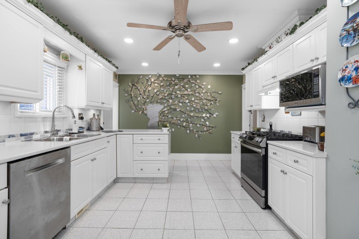 Photo 11 at 5516 Clarendon Street, Collingwood VE, Vancouver East