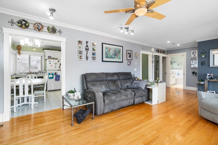 Photo 8 at 5516 Clarendon Street, Collingwood VE, Vancouver East