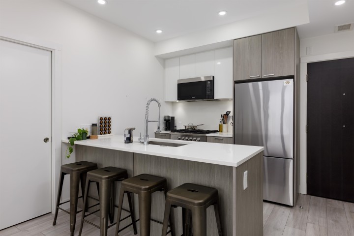 Photo 6 at 204 - 979 E 19th Avenue, Fraser VE, Vancouver East