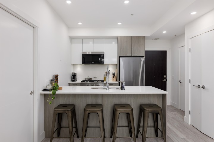 Photo 5 at 204 - 979 E 19th Avenue, Fraser VE, Vancouver East