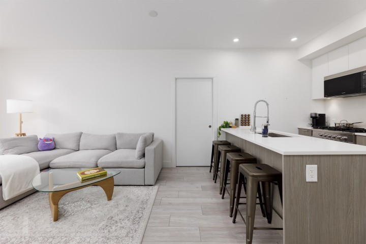 Photo 4 at 204 - 979 E 19th Avenue, Fraser VE, Vancouver East