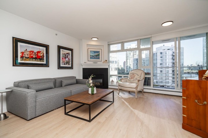 Photo 3 at 906 - 189 Davie Street, Yaletown, Vancouver West