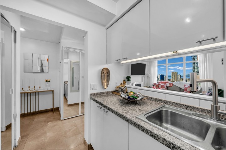 Photo 5 at 1704 - 1288 Alberni Street, West End VW, Vancouver West