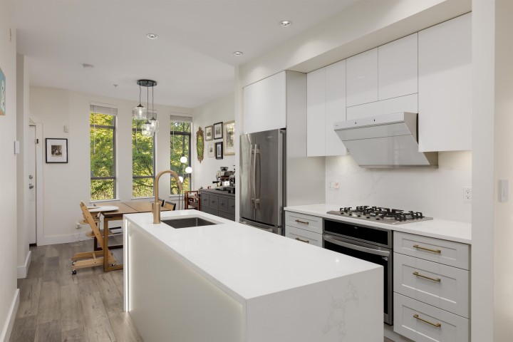 Photo 5 at 828 W 6th Avenue, Fairview VW, Vancouver West