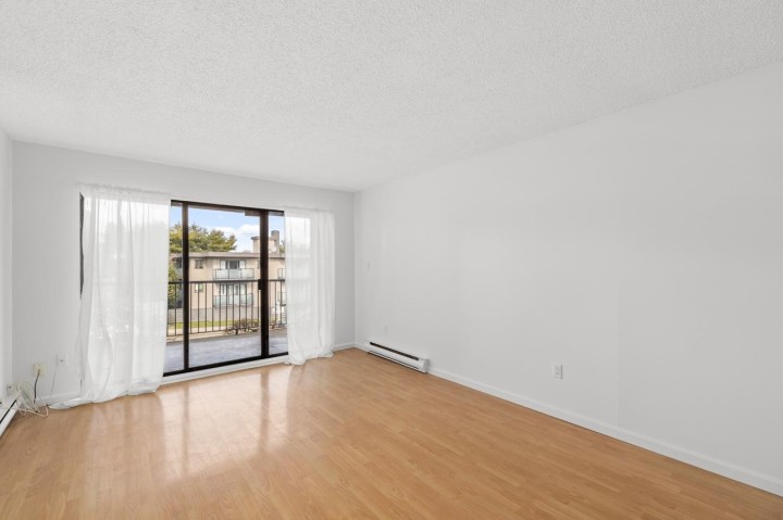 Photo 6 at 215 - 808 8th Avenue, Mount Pleasant VE, Vancouver East