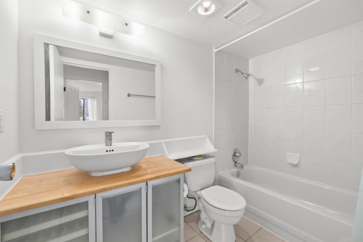 Photo 17 at 215 - 808 8th Avenue, Mount Pleasant VE, Vancouver East