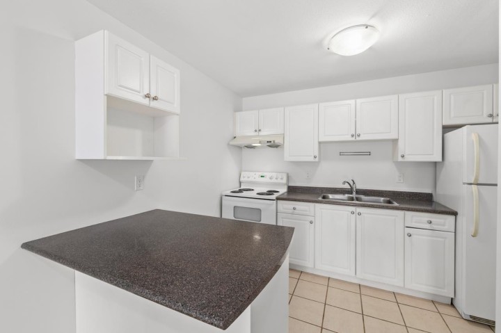 Photo 10 at 215 - 808 8th Avenue, Mount Pleasant VE, Vancouver East