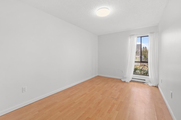 Photo 14 at 215 - 808 8th Avenue, Mount Pleasant VE, Vancouver East