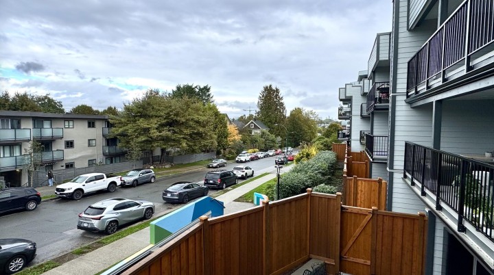 Photo 19 at 215 - 808 8th Avenue, Mount Pleasant VE, Vancouver East