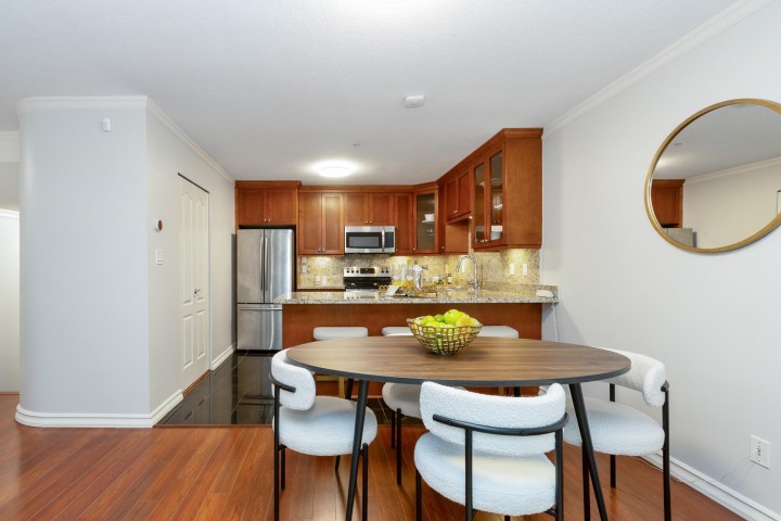 Photo 9 at 306 - 1023 Wolfe Avenue, Shaughnessy, Vancouver West