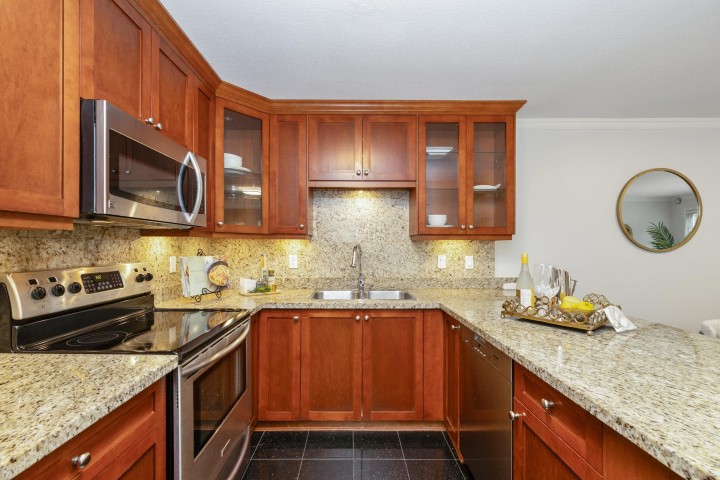 Photo 8 at 306 - 1023 Wolfe Avenue, Shaughnessy, Vancouver West