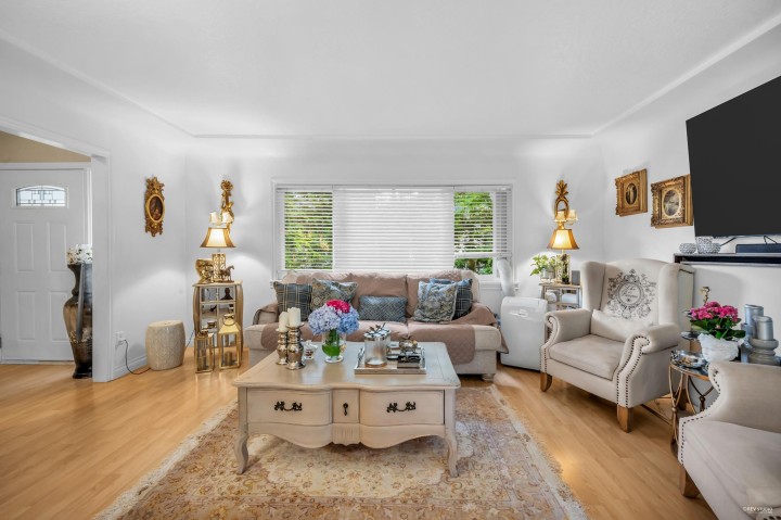 Photo 3 at 1052 Montroyal Boulevard, Canyon Heights NV, North Vancouver