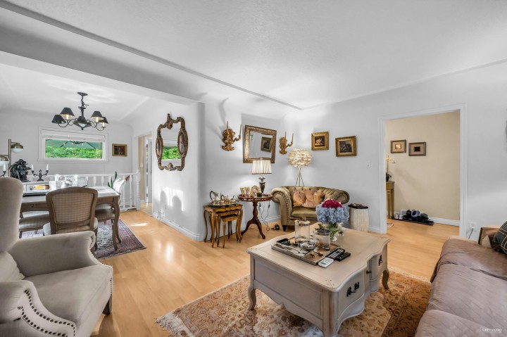 Photo 5 at 1052 Montroyal Boulevard, Canyon Heights NV, North Vancouver