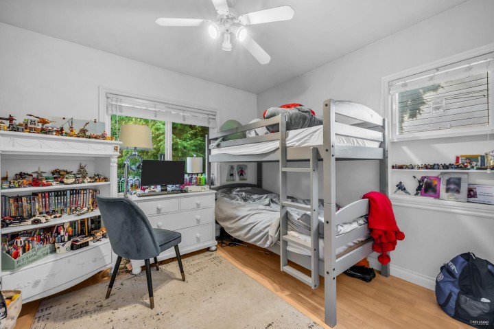 Photo 9 at 1052 Montroyal Boulevard, Canyon Heights NV, North Vancouver