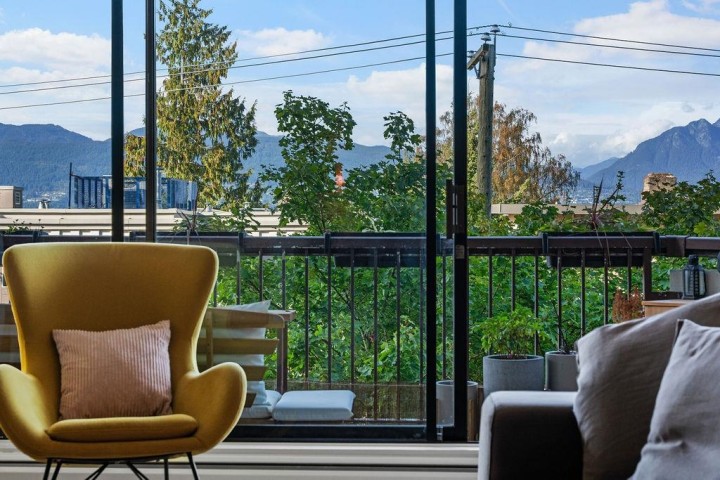 Photo 3 at 403 - 2445 W 3rd Avenue, Kitsilano, Vancouver West