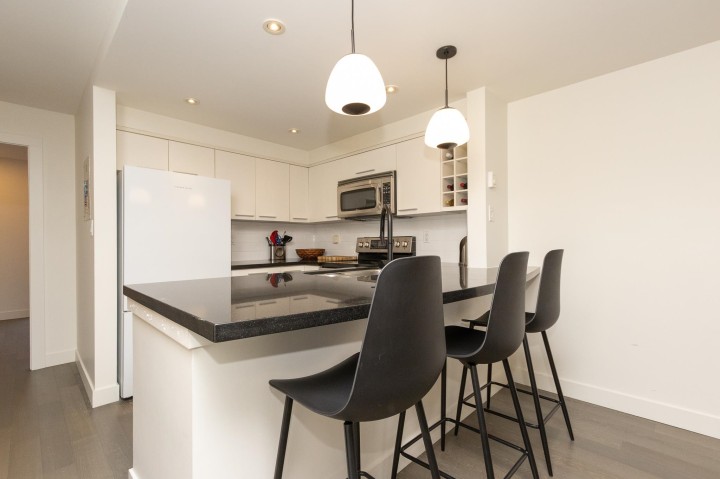 Photo 7 at 3062 Willow Street, Fairview VW, Vancouver West