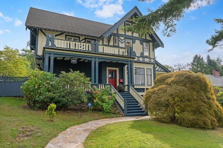 Photo 1 at 3190 St. Georges Avenue, Upper Lonsdale, North Vancouver